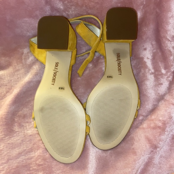 Yellow Sandals ✨ - Picture 3 of 5